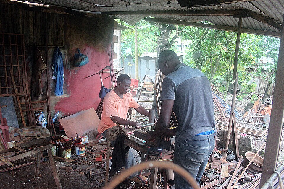 Libreville — local market for custom e-commerce platforms