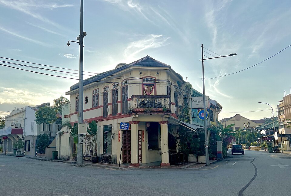 George Town (Penang) — local market for custom e-commerce platforms