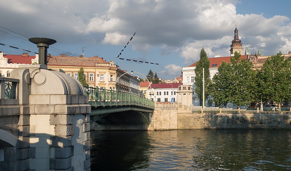 Hradec Králové — international and multi-region stores for local businesses