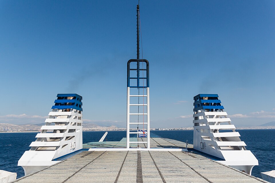Piraeus — local market for B2B and wholesale portals