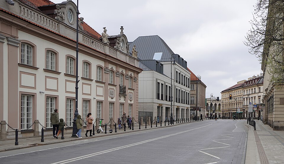 Warsaw — local market for international and multi-region stores