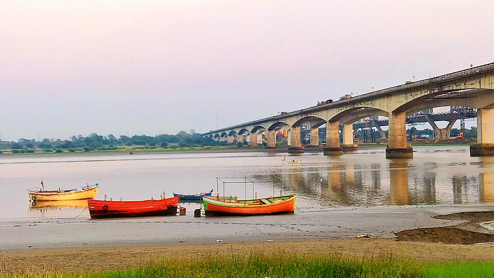 Bharuch — international and multi-region stores for local businesses