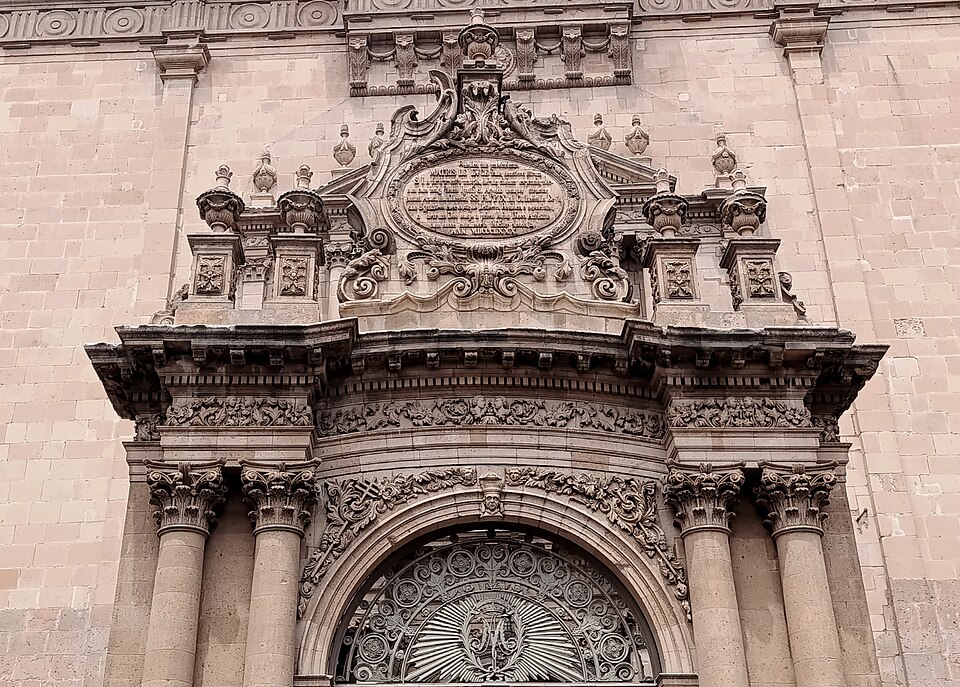 León — service booking platforms for local businesses