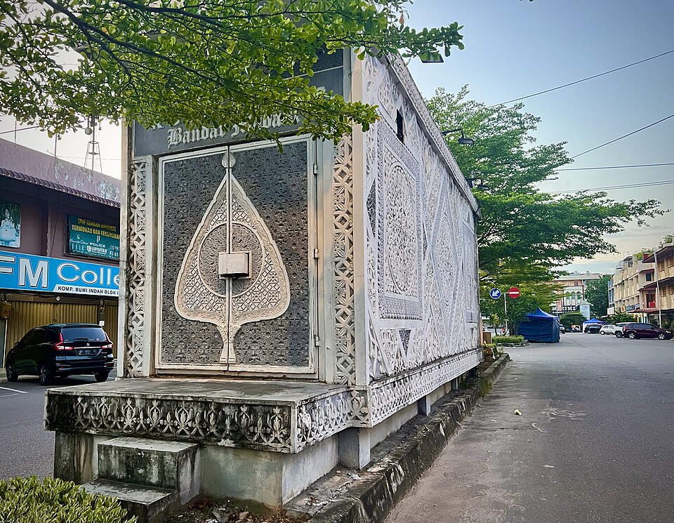 Batam — local market for international and multi-region stores