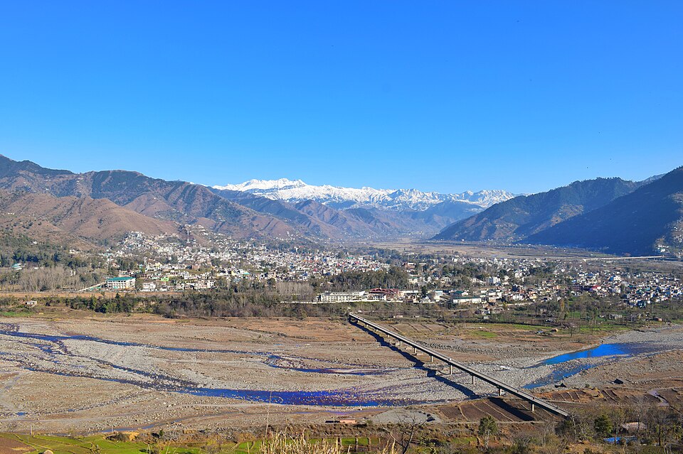 Poonch — local market for online stores