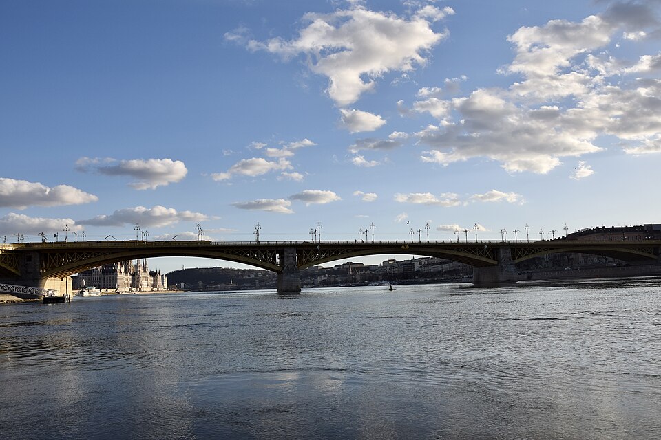 Budapest — manufacturer and distributor portals for local businesses