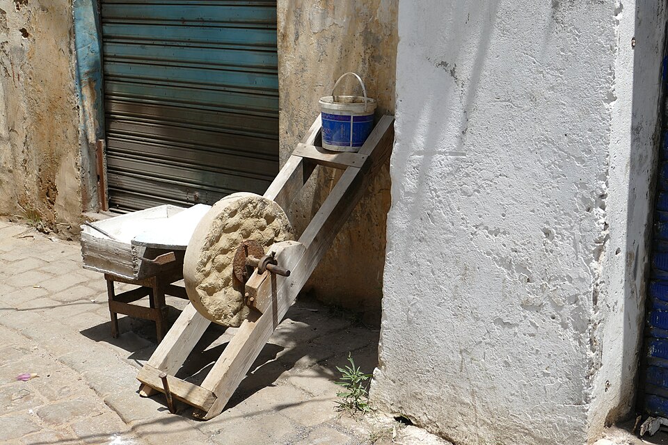 Bizerte — manufacturer and distributor portals for local businesses