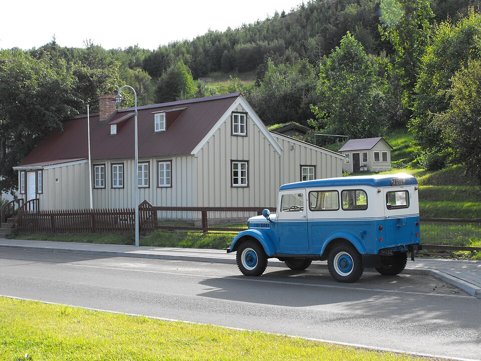 Akureyri — local market for custom e-commerce platforms