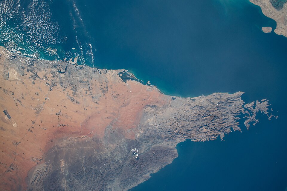 United Arab Emirates — international and multi-region stores for local businesses