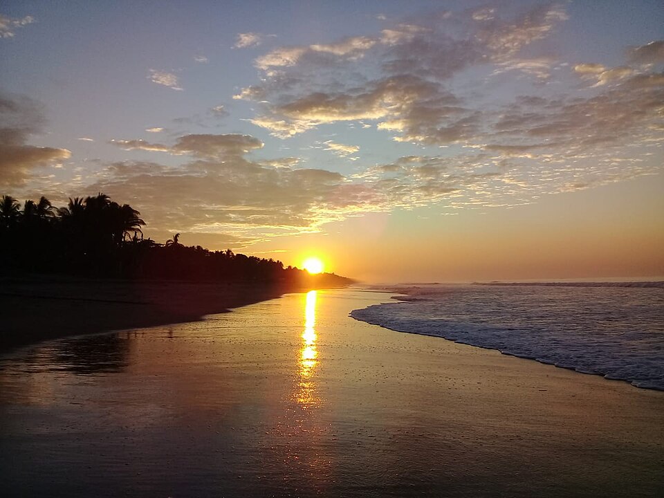 El Salvador — local market for service booking platforms