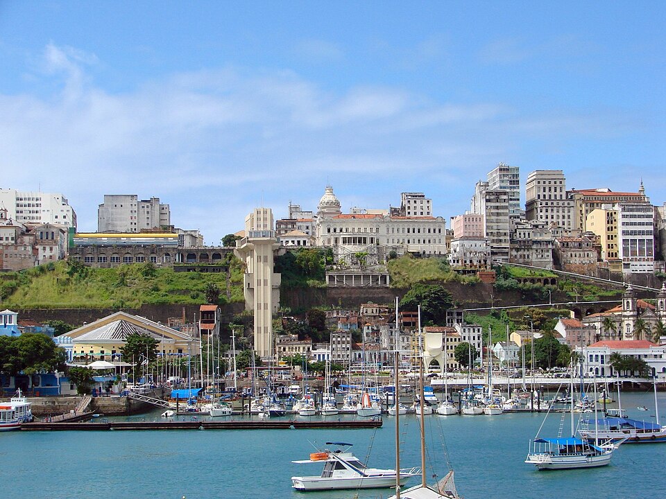 Salvador — local market for international and multi-region stores