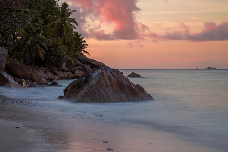 La Digue — local market for B2B and wholesale portals
