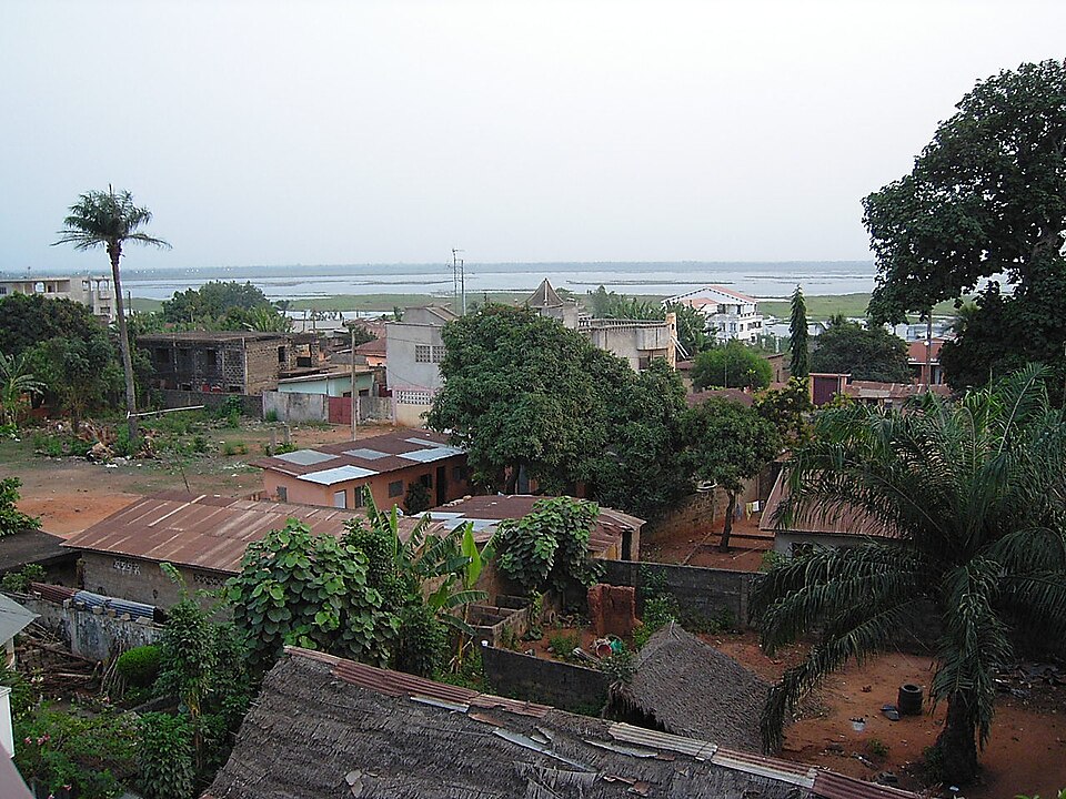 Porto-Novo — local market for mobile commerce apps