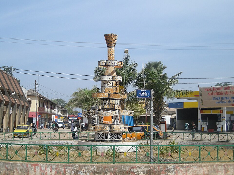Ziguinchor — local market for online stores