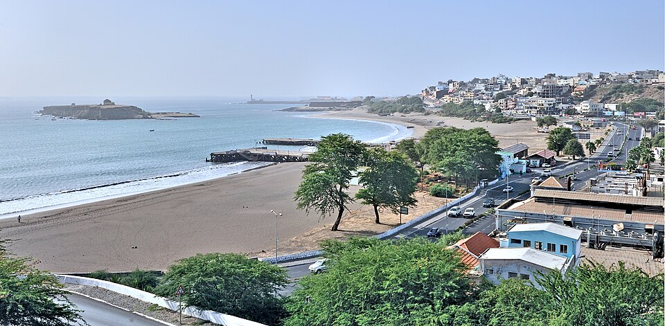 Praia — local market for B2B and wholesale portals