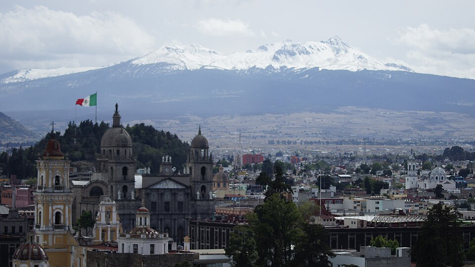 Toluca — local market for online stores