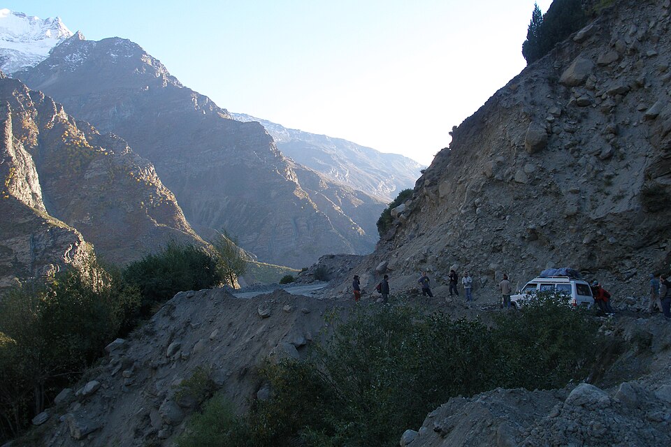 Manali — B2B and wholesale portals for local businesses