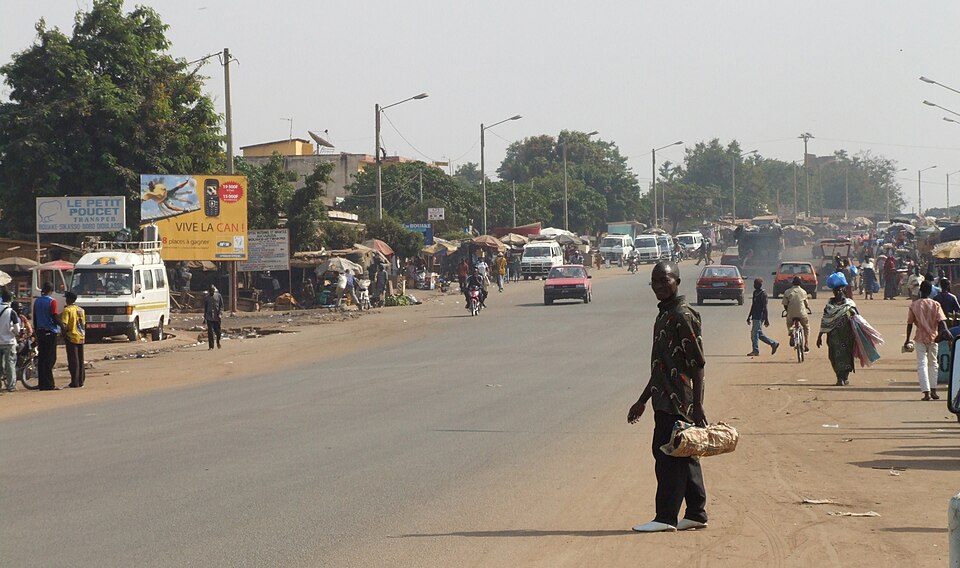 Bouaké — local market for international and multi-region stores