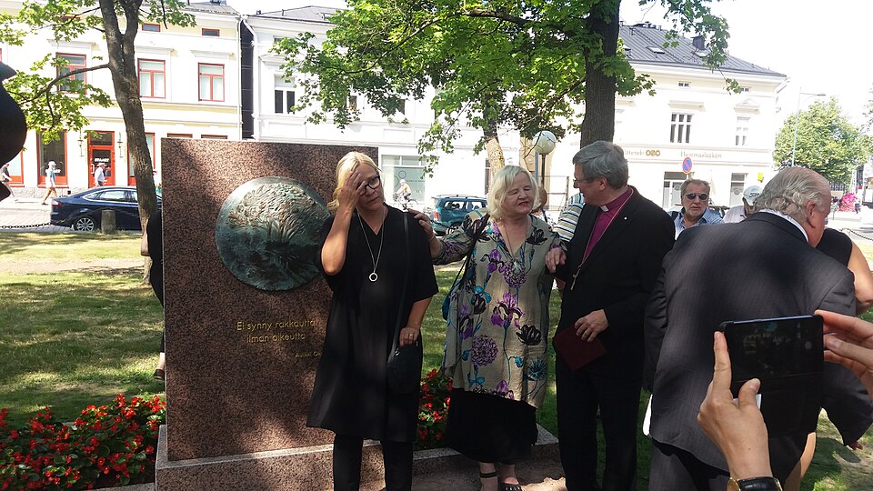 Pori — international and multi-region stores for local businesses