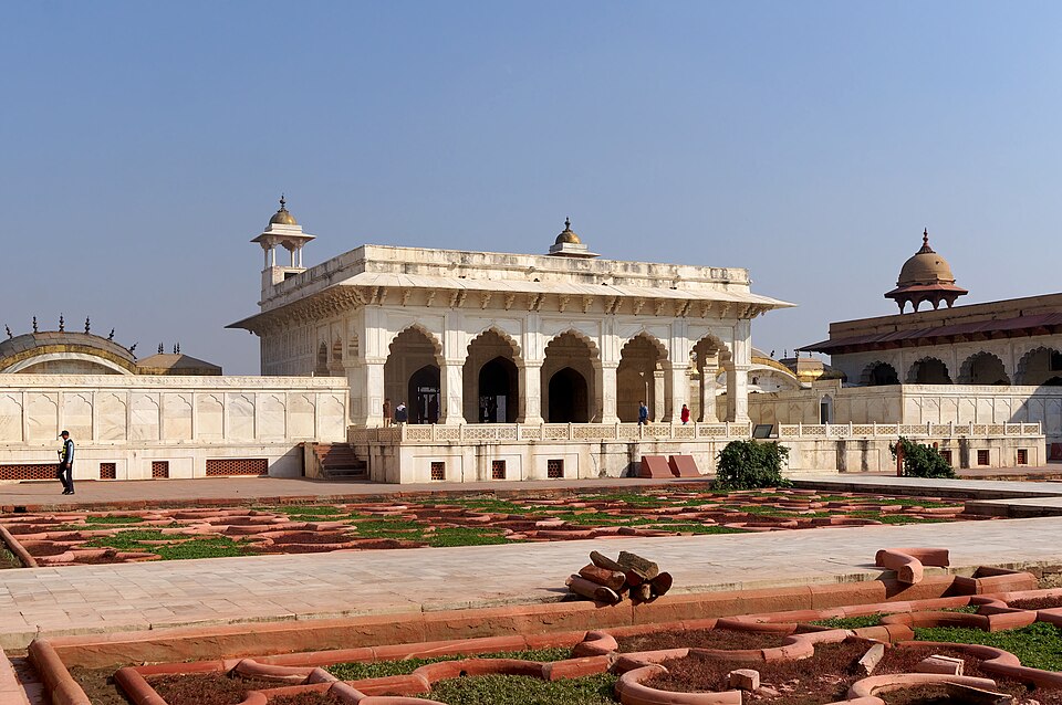 Agra — local market for custom e-commerce platforms