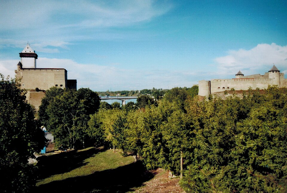 Narva — local market for mobile commerce apps