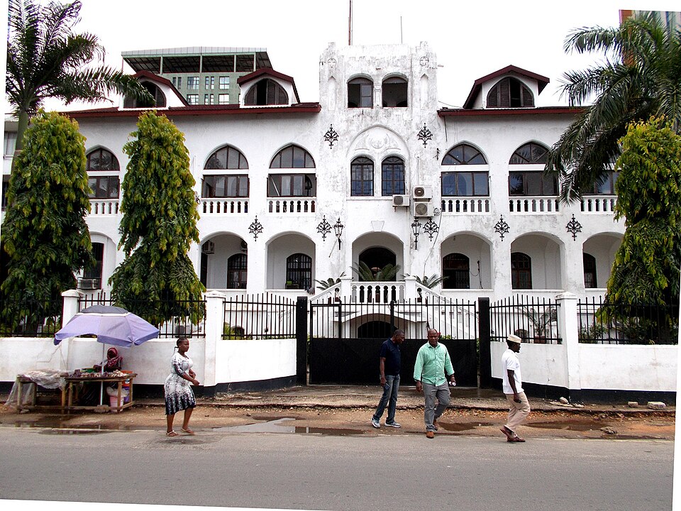 Dar es Salaam — local market for international and multi-region stores