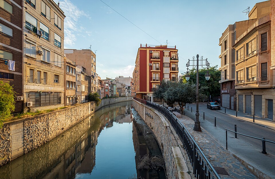 Alicante — local market for service booking platforms