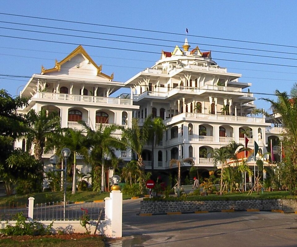 Pakse — local market for online stores