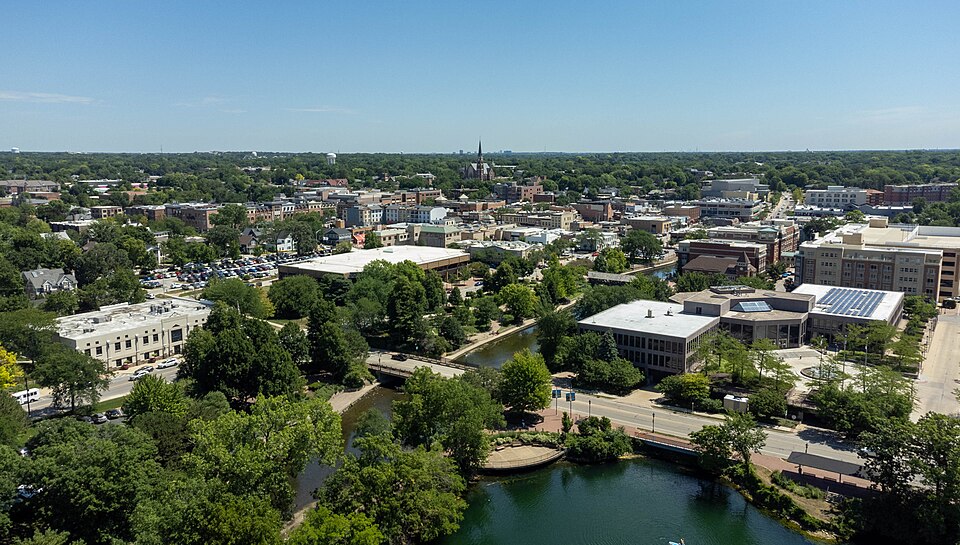 Naperville — local market for online stores