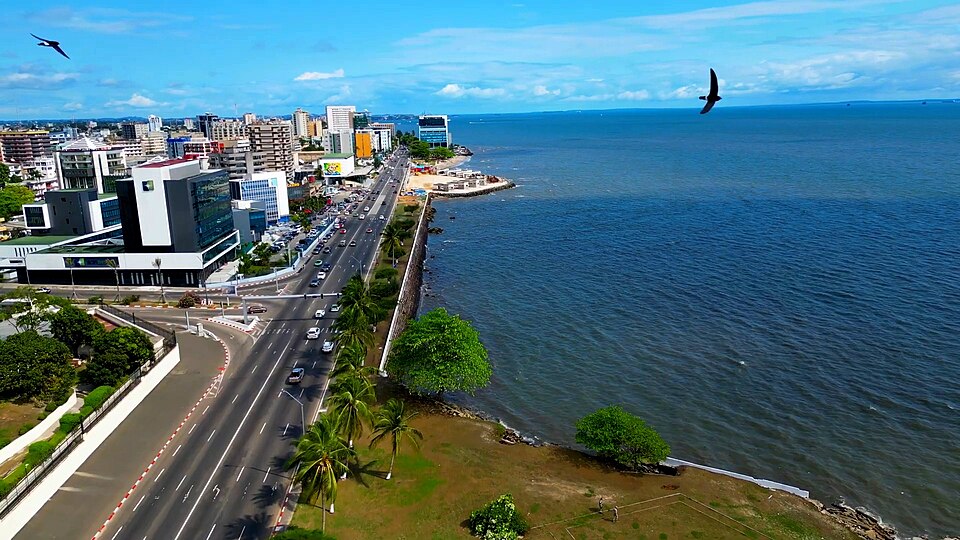 Libreville — local market for online stores
