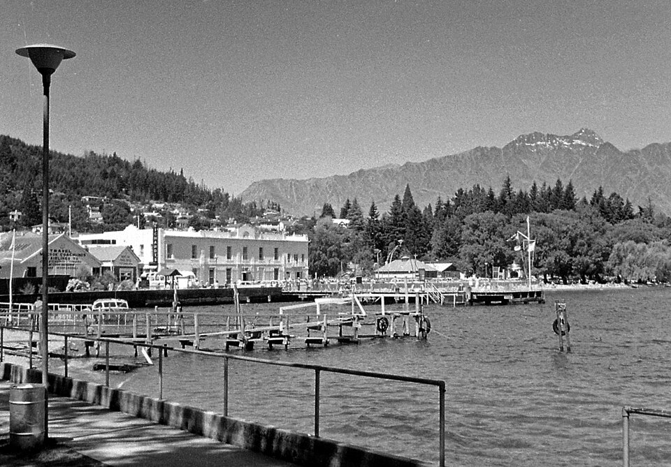 Queenstown — local market for custom e-commerce platforms