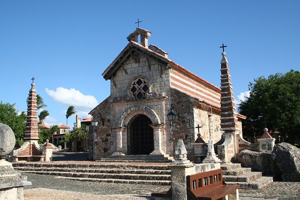 La Romana — local market for online stores
