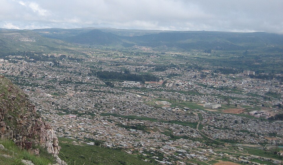 Lubango — local market for service booking platforms