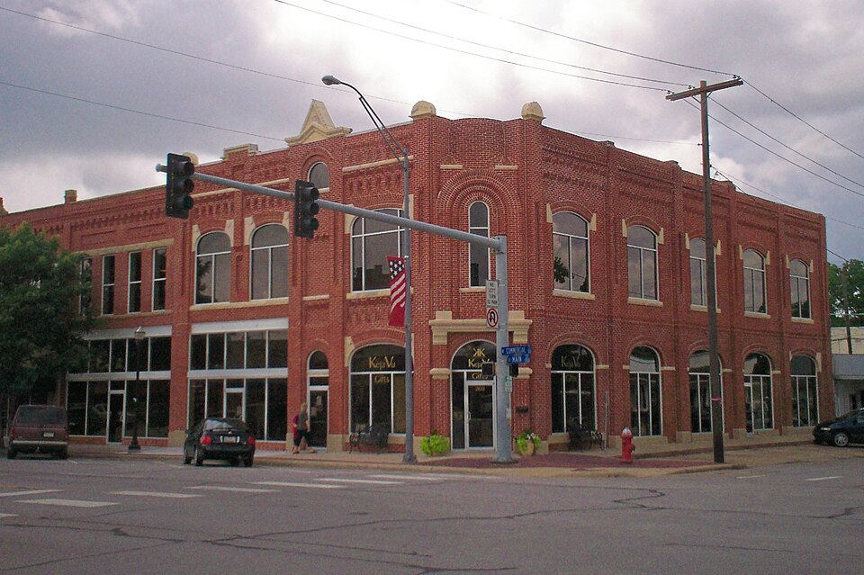 Broken Arrow — local market for online stores