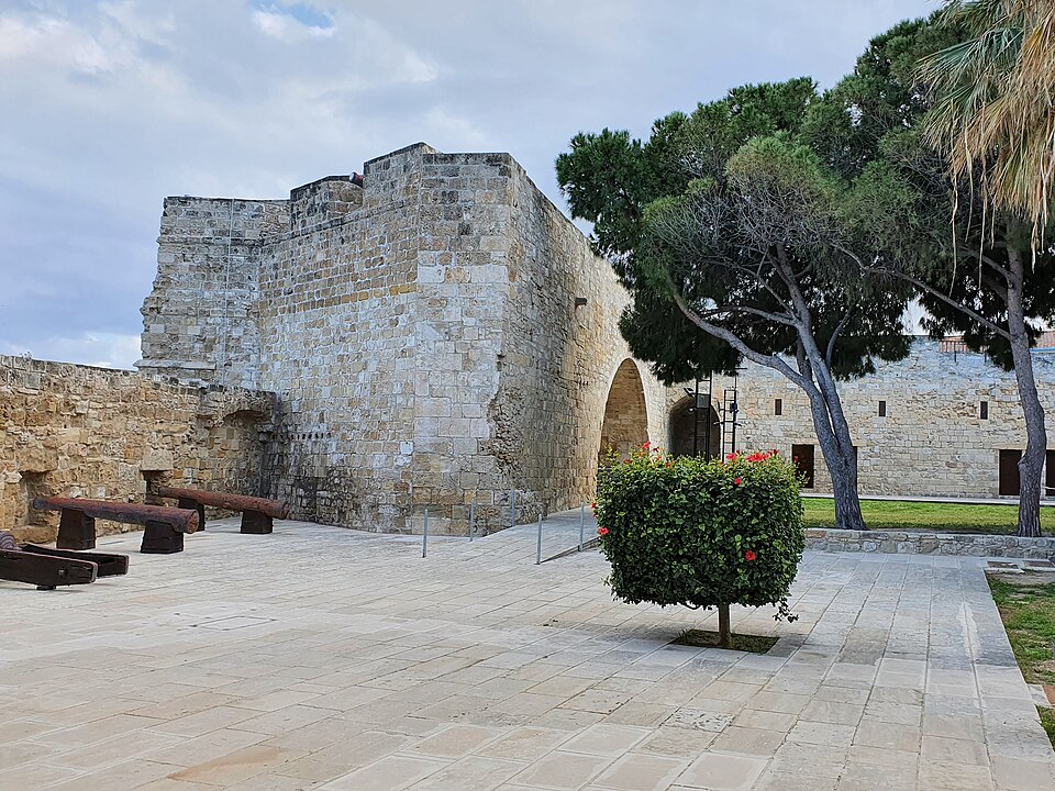 Larnaca — subscription and membership platforms for local businesses
