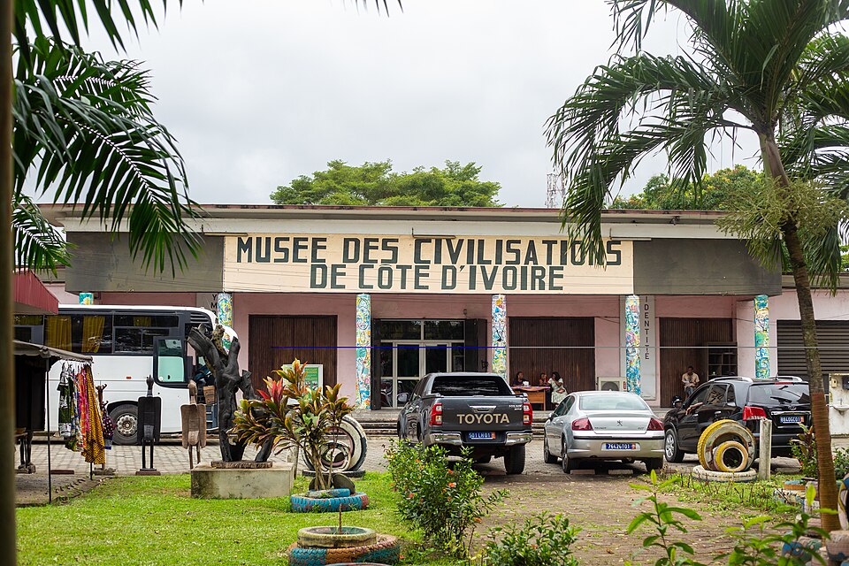 Abidjan — local market for online stores
