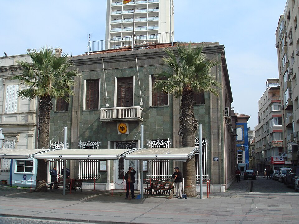 İzmir — local market for custom e-commerce platforms