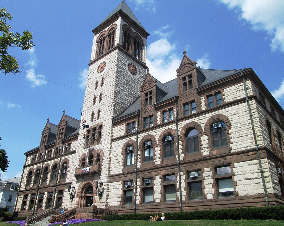 Cambridge — local market for online stores