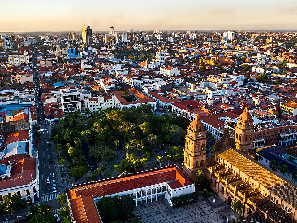 Santa Cruz de la Sierra — local market for online stores