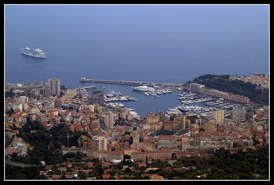 La Condamine — local market for mobile commerce apps