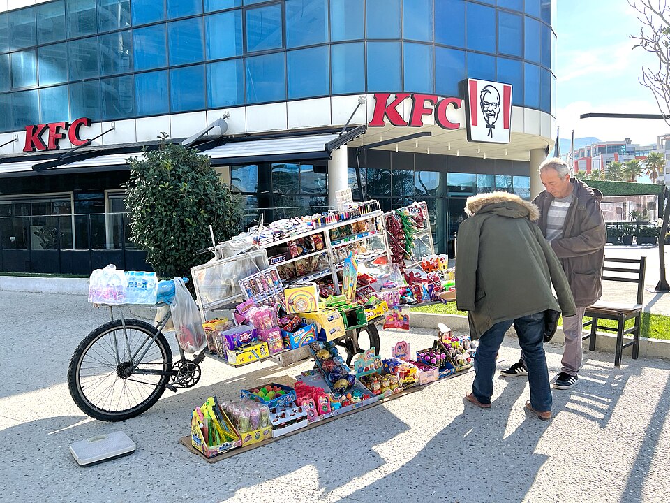 Vlorë — local market for subscription and membership platforms