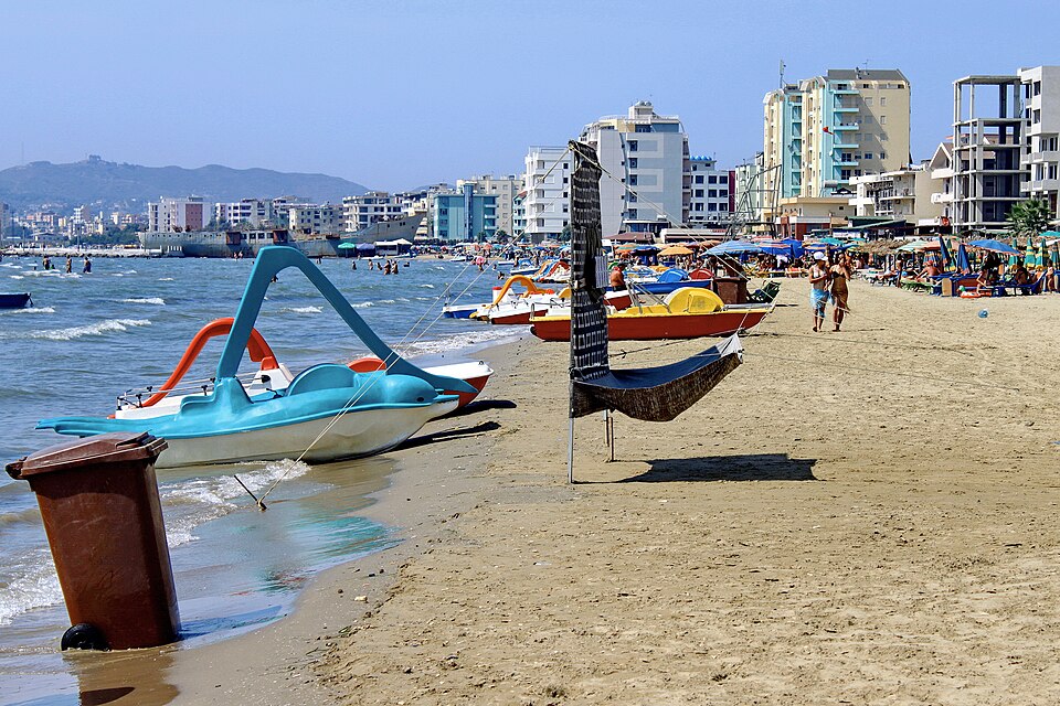 Durrës — local market for mobile commerce apps