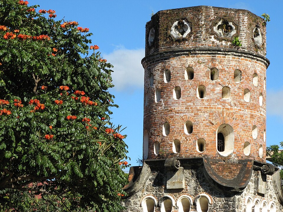 Heredia — local market for service booking platforms