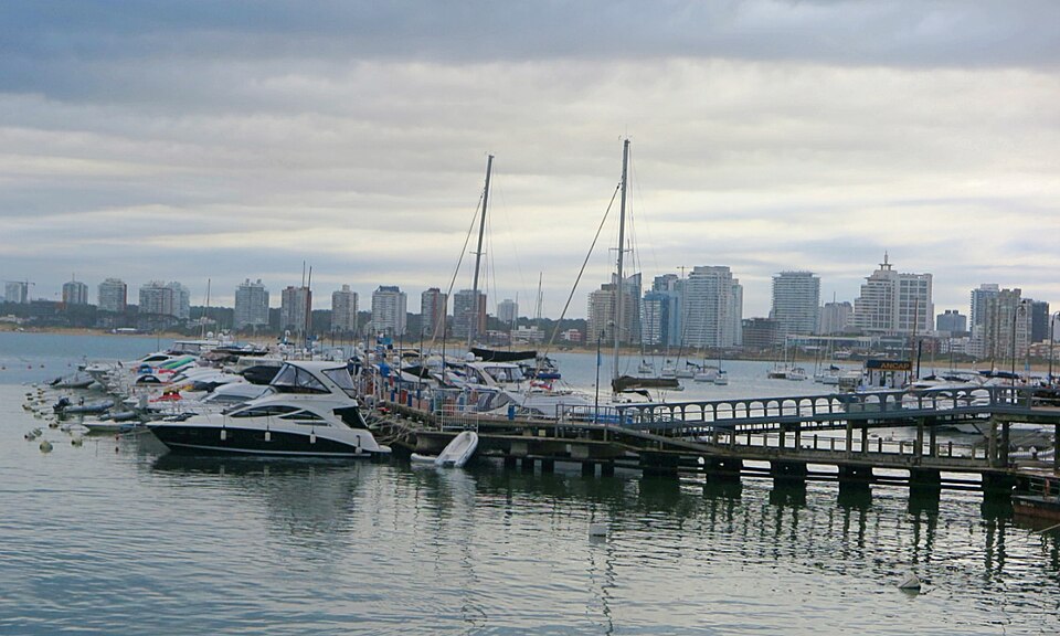 Punta del Este — multi-vendor marketplaces for local businesses