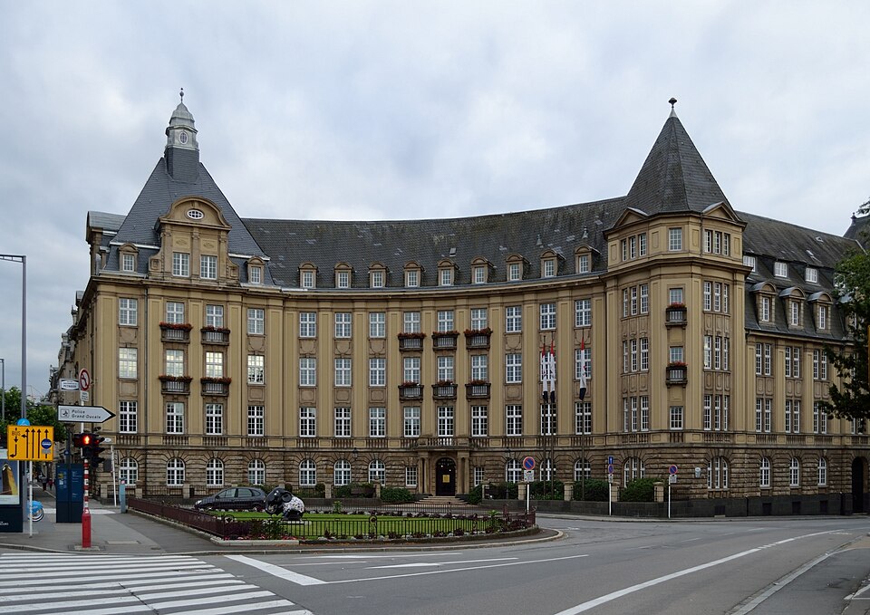 Luxembourg City — local market for custom e-commerce platforms