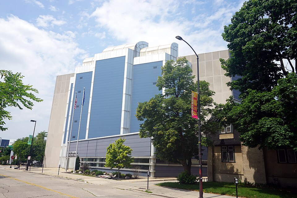 Green Bay — manufacturer and distributor portals for local businesses