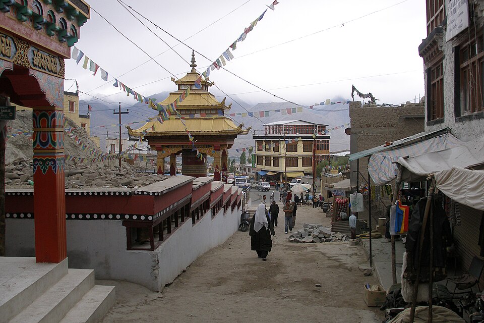 Leh — manufacturer and distributor portals for local businesses