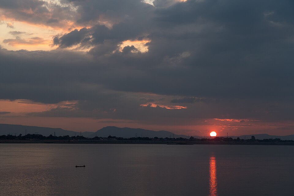 Pakse — online stores for local businesses