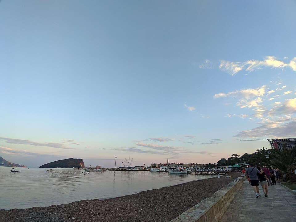 Budva — multi-vendor marketplaces for local businesses