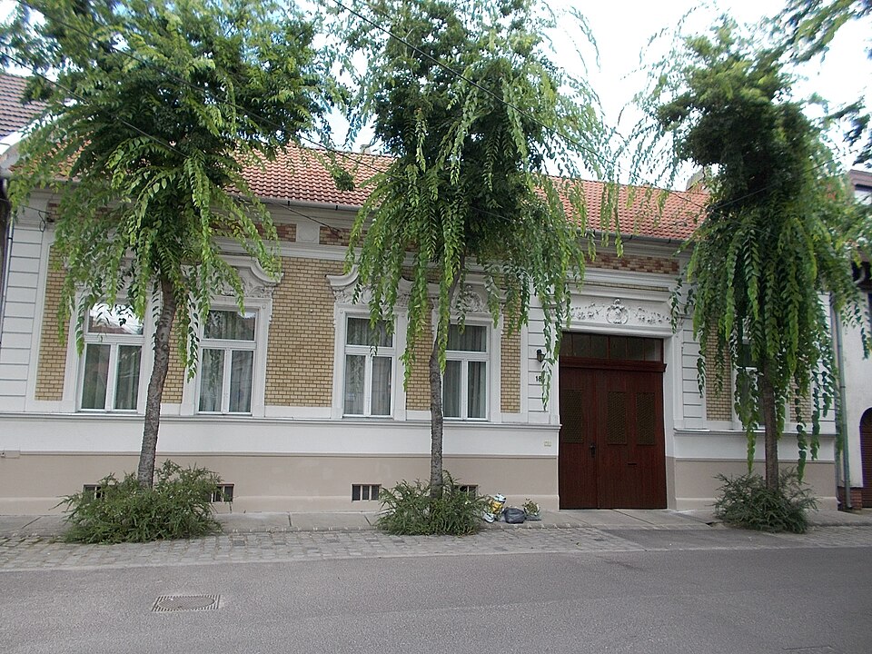 Hungary — multi-vendor marketplaces for local businesses